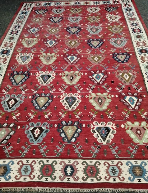 A Kelim flatweave rug Approx. 300 x 200cm